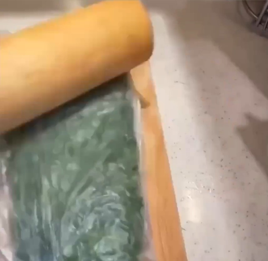 Как заморозить укроп, чтобы он не превратился в кашу: простой лайфхак