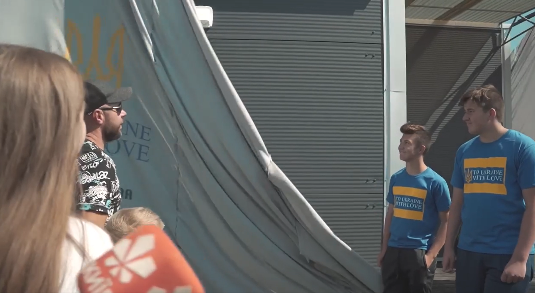 У США школярі зібрали гроші на модульні будинки для українців, і приїхали в Макарів для зведення