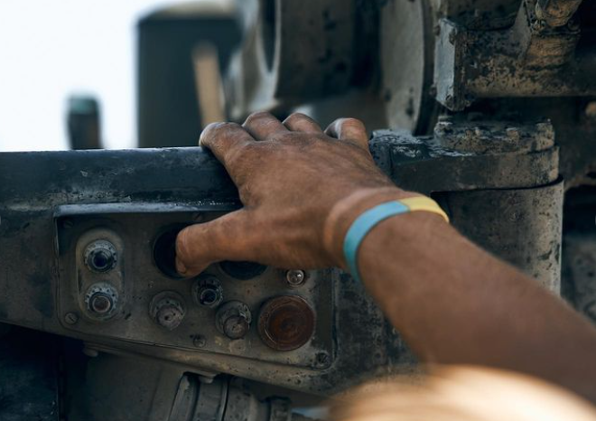 Кавуни під захистом ЗСУ: мережу захопили видовищні кадри роботи арти по позиціях ворога