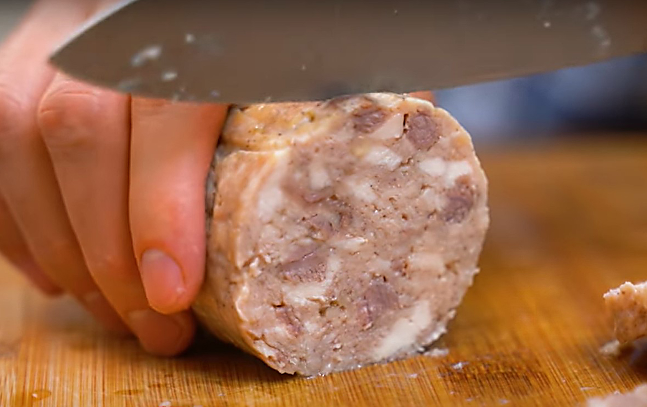 Как самостоятельно сделать бюджетную колбасу к Пасхе без оболочки: вкусно и просто