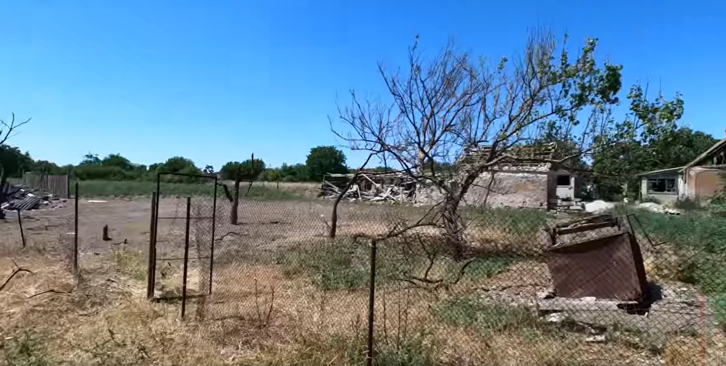 Украинский воин показал на видео выжженное вымершее село - следы прихода "русского мира"