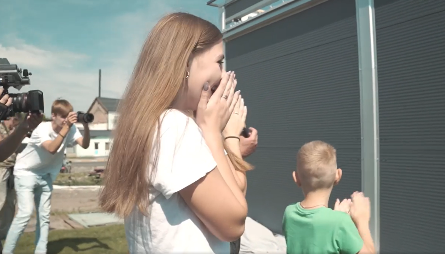 У США школярі зібрали гроші на модульні будинки для українців, і приїхали в Макарів для зведення