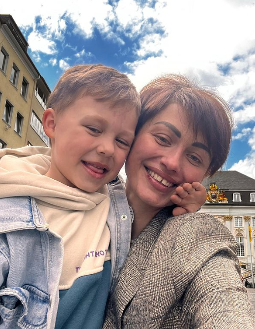 Одновременно с сыном боролись за жизнь: украинцы прощаются с известной блогершей