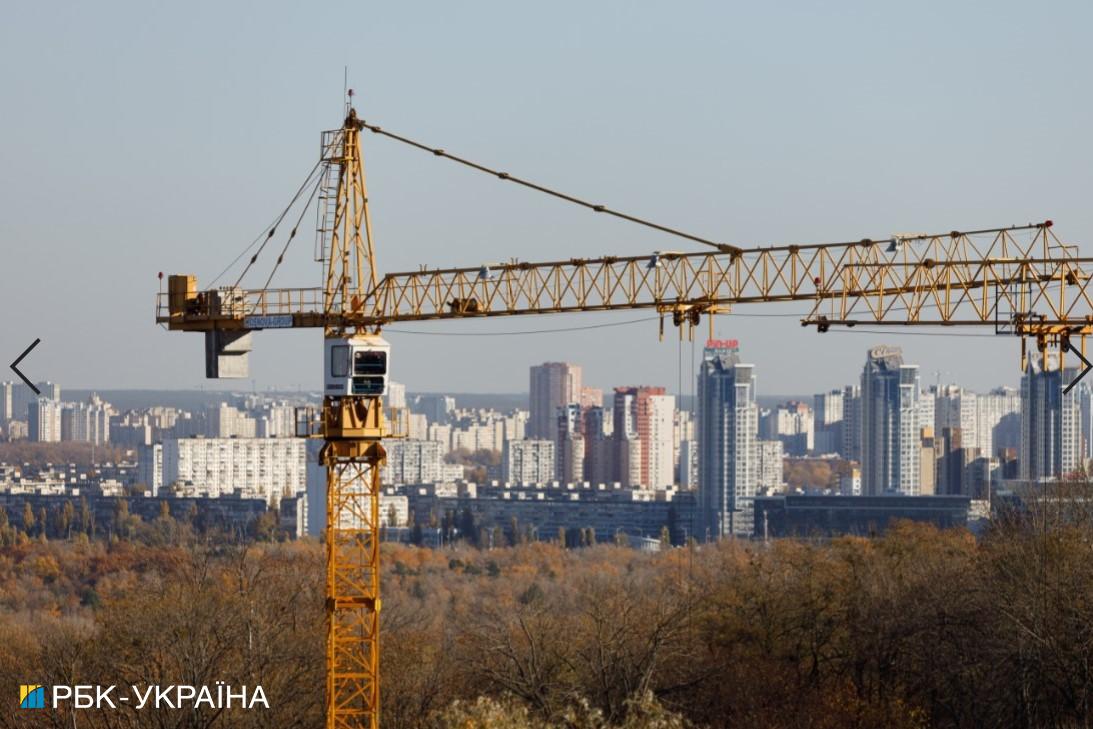 Продержаться до весны: как валютный курс и неопределенность влияют на стоимость квартир