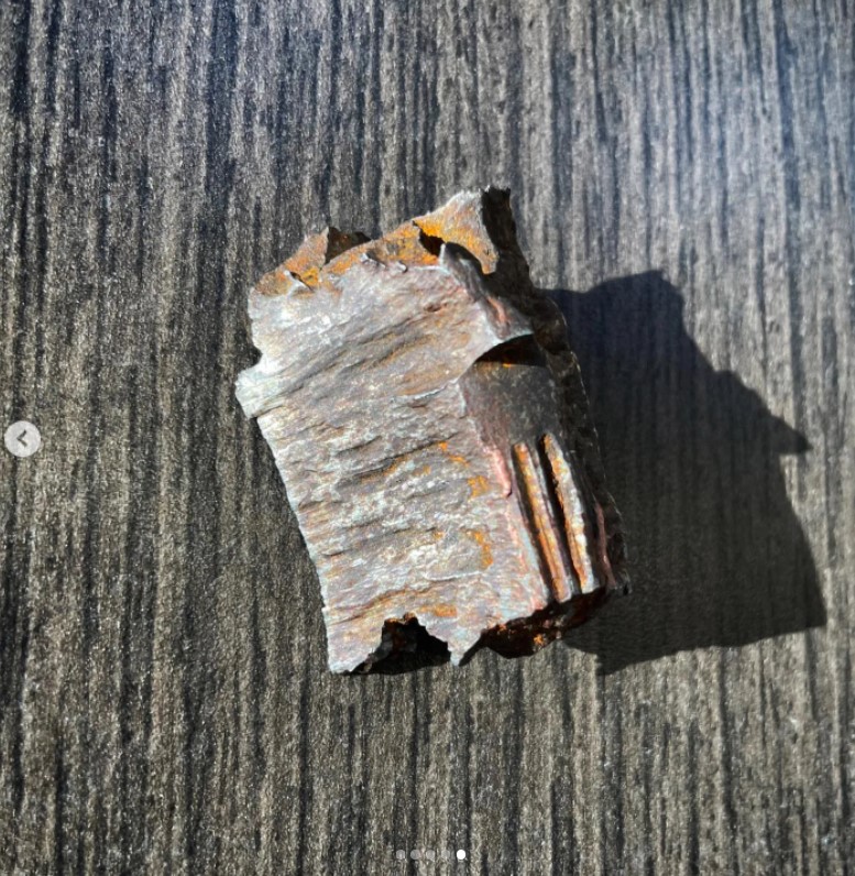 Анджелина Джоли показала на весь мир, как маленькая украинка игралась обломком бомбы