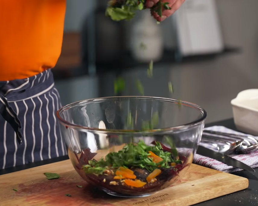 Простий салат по рецепту Клопотенка, від якого ви схуднете і наберетесь вітамінів