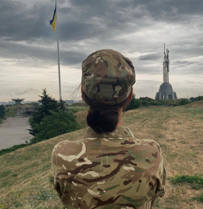 Молода захисниця рятує життя на фронті і підкорює красою мережу: фото &quot;української Лари Крофт&quot;