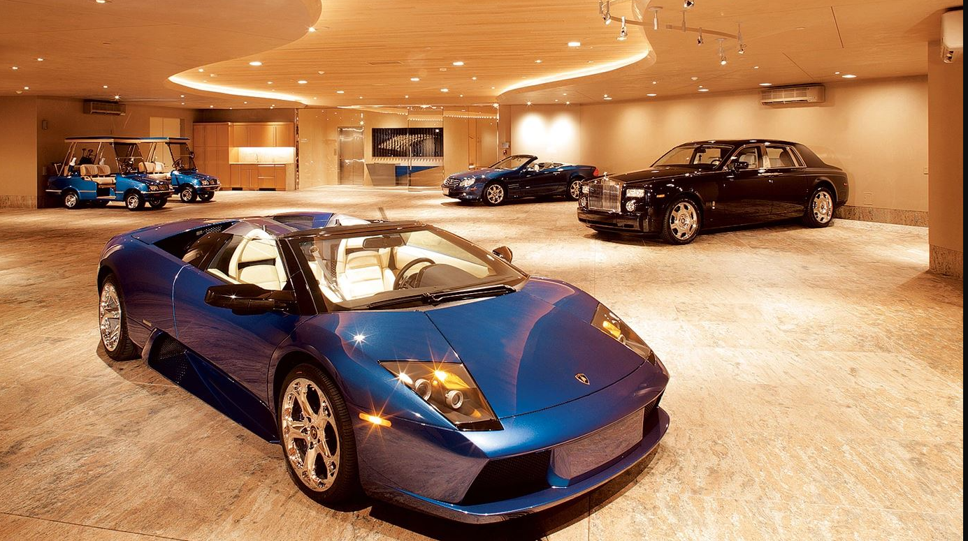 Рай за 50 миллионов: на продажу выставлен особняк с автомузеем и аквариумом с акулами