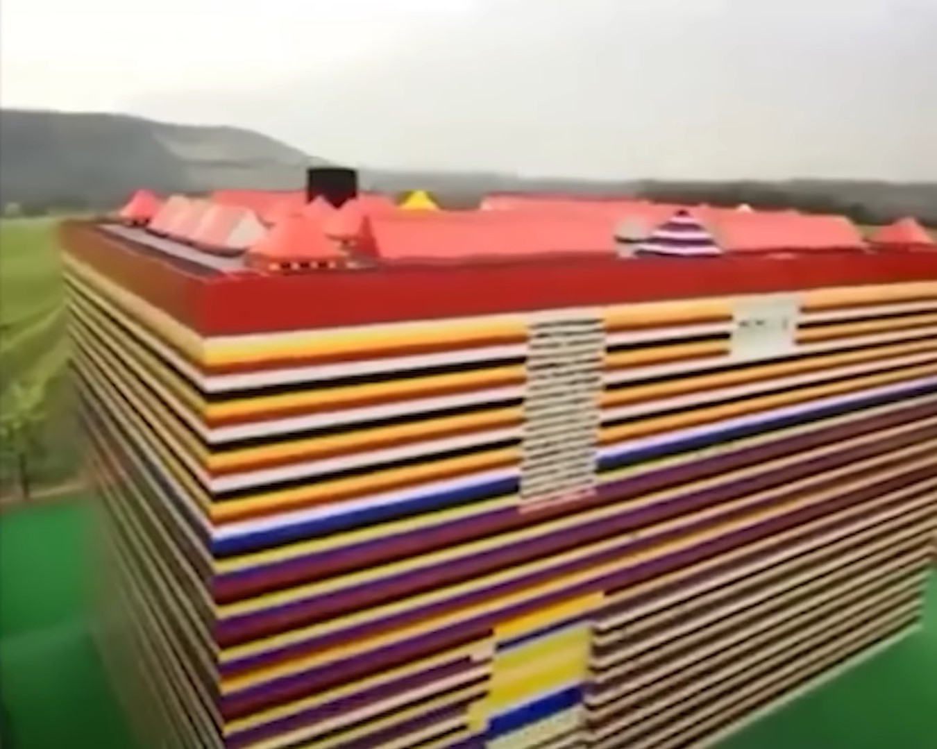 Самые странные дома в мире: вы будете поражены зданиями, в которых живут люди