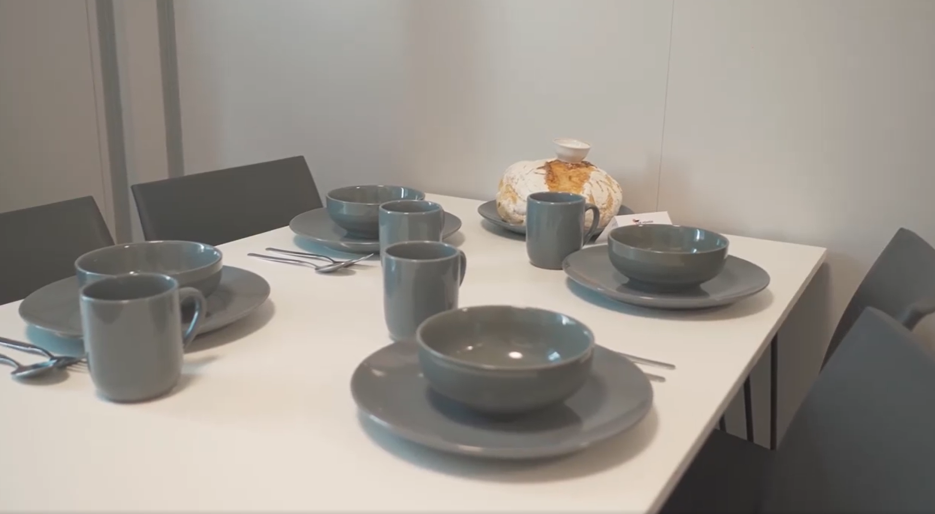 У США школярі зібрали гроші на модульні будинки для українців, і приїхали в Макарів для зведення