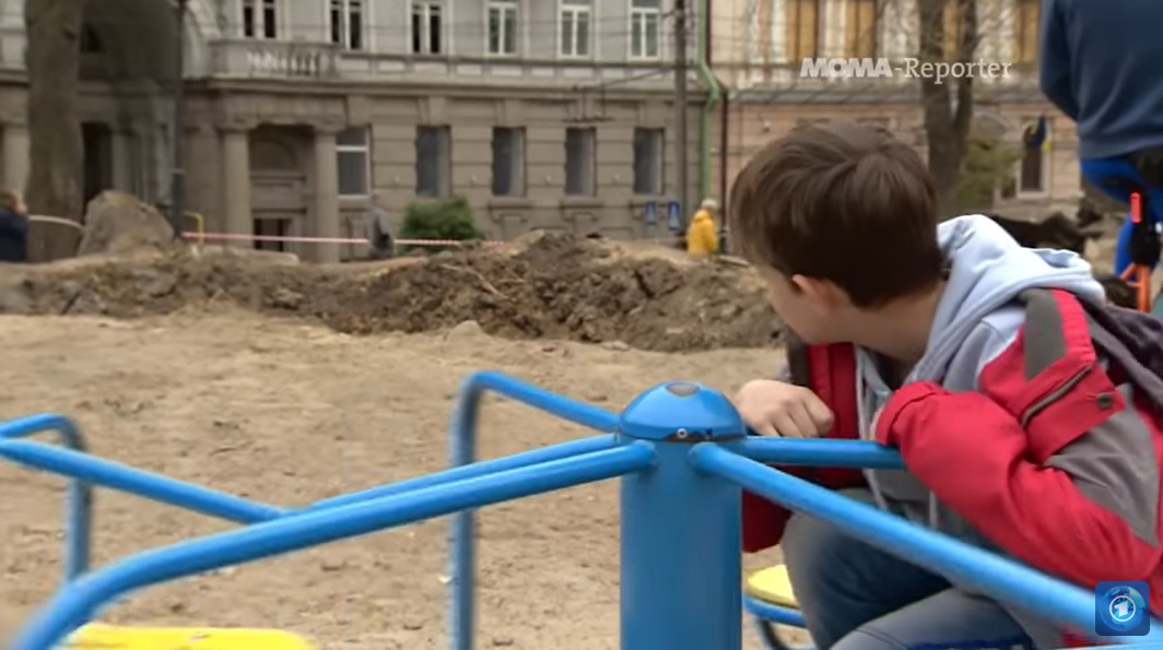 &quot;Не страшно, ведь я - украинец&quot;: школьник из Киева высказался об обстреле РФ детской площадки и восхитил сеть