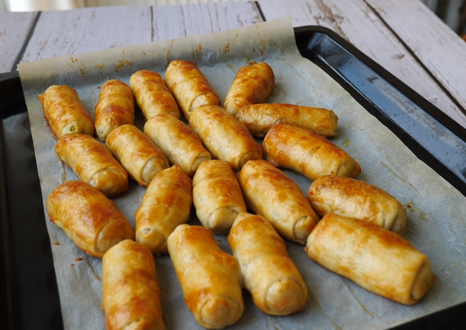 Рецепт м'ясних соковитих слойок, які гості зметуть зі столу за 5 хвилин