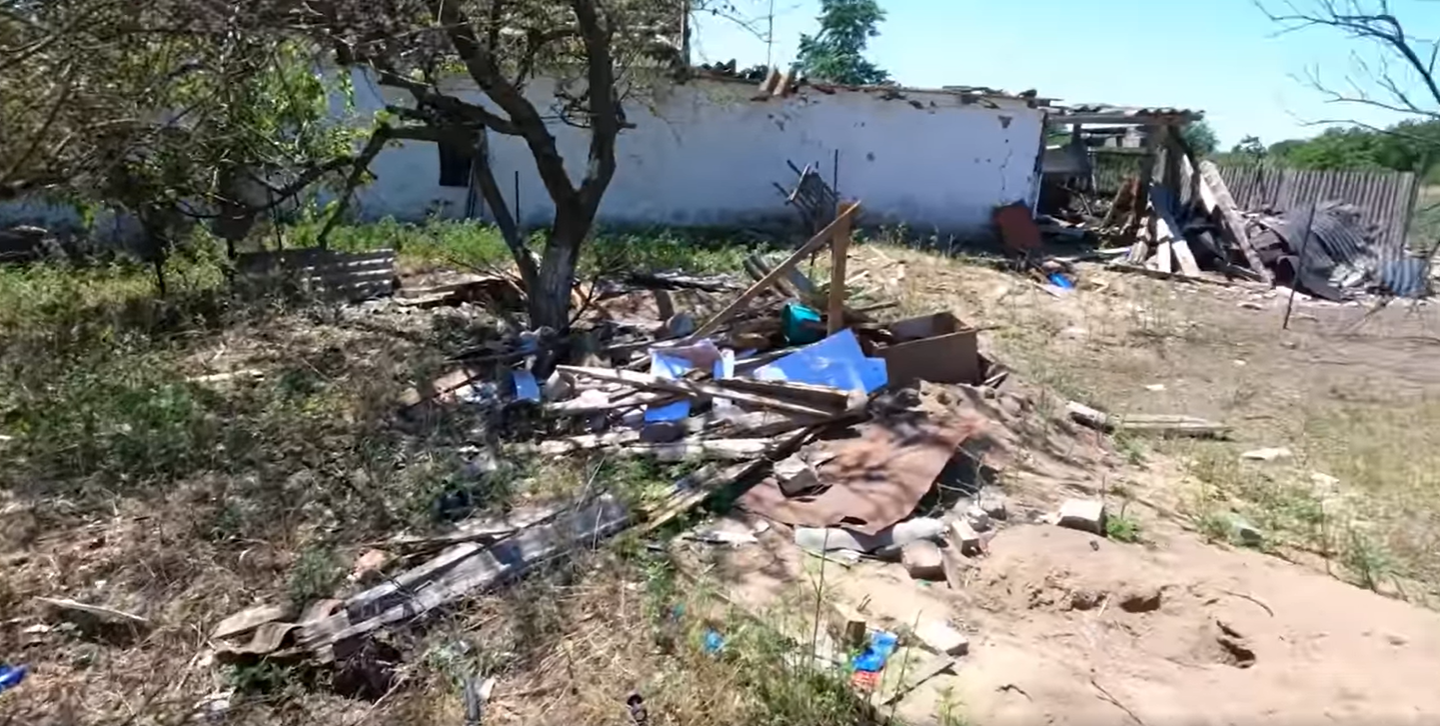 Украинский воин показал на видео выжженное вымершее село - следы прихода "русского мира"