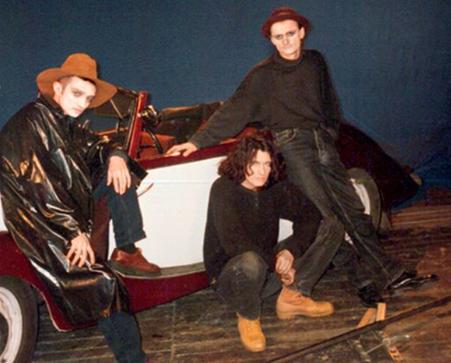 Згадуємо Кузьму: 20 старих фотографій культового музиканта зі сім'єю, друзями й гуртом