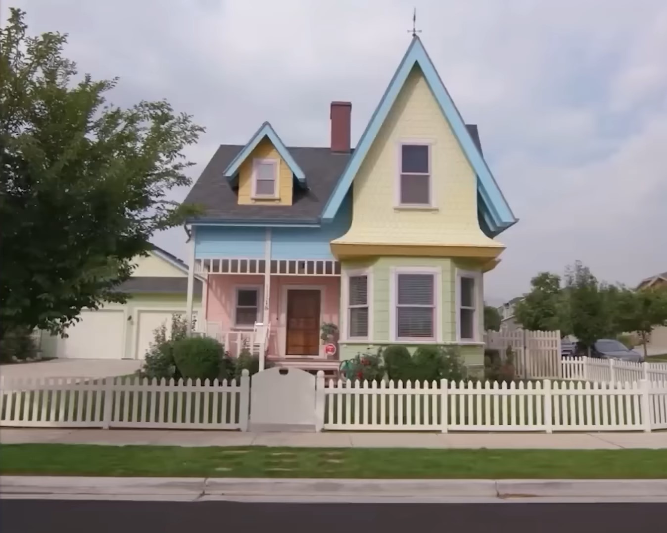 Самые странные дома в мире: вы будете поражены зданиями, в которых живут люди