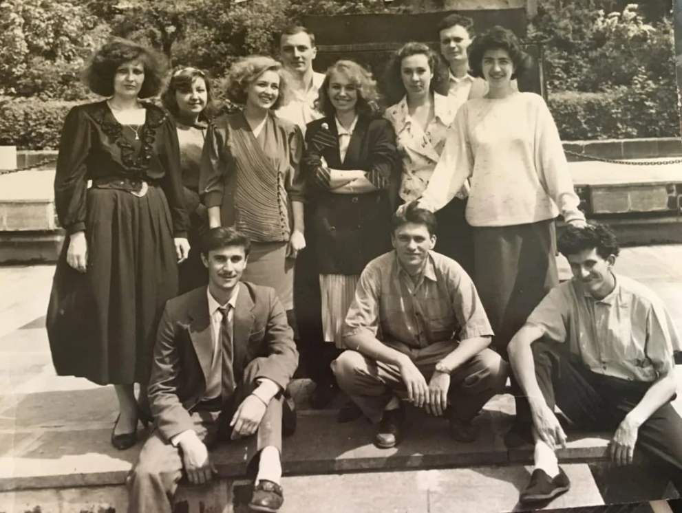 Згадуємо Кузьму: 20 старих фотографій культового музиканта зі сім'єю, друзями й гуртом