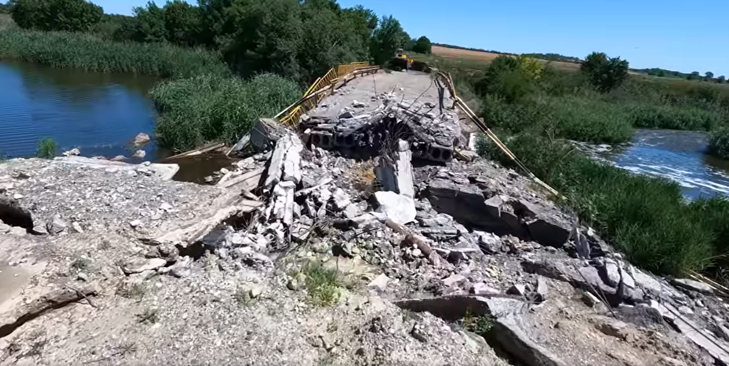 Украинский воин показал на видео выжженное вымершее село - следы прихода "русского мира"