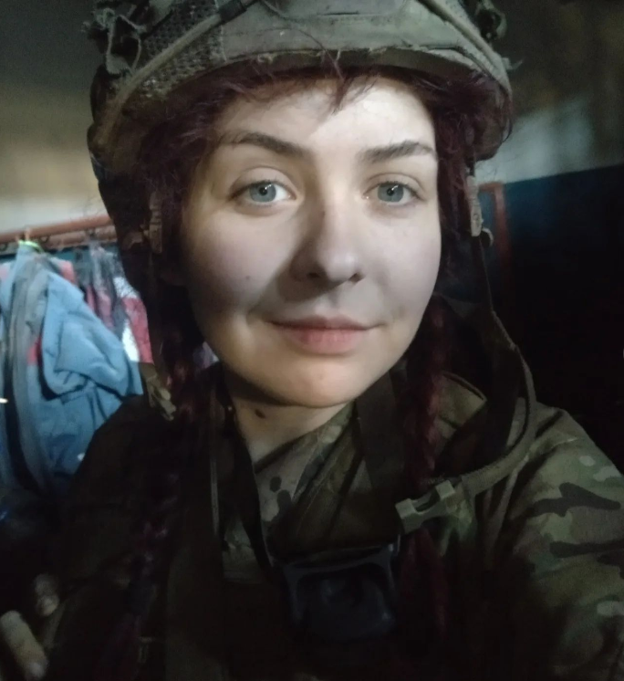 Герои обороны Мариуполя открыли матч Динамо-Шахтер: &quot;Пташка&quot; исполнила гимн, а Дианов сделал первый удар (видео)