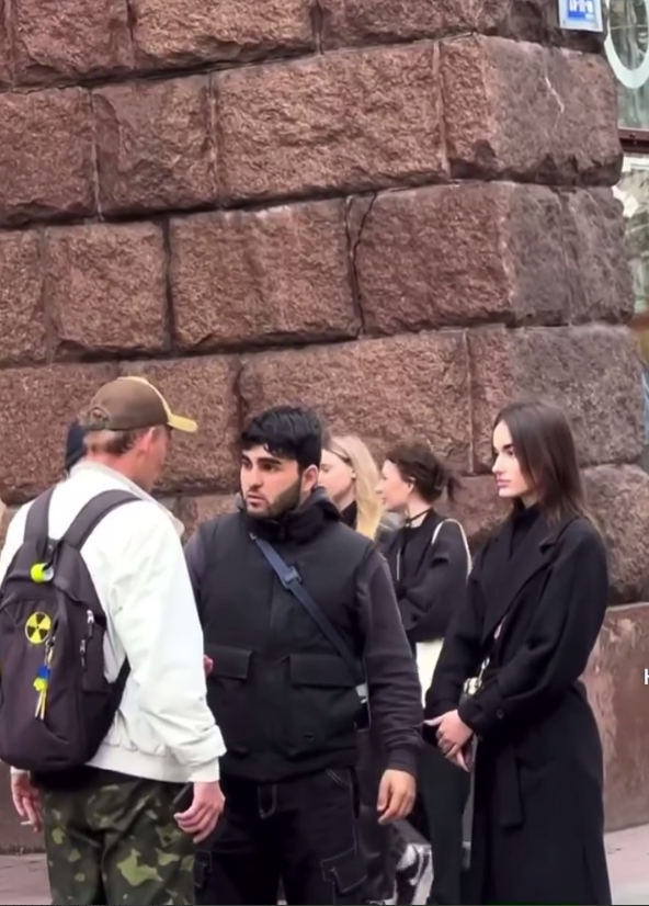 В Киеве пранкер грубо нахамил защитнику Украины: вот чем это закончилось (видео)