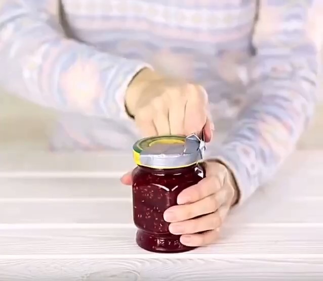 6 способов открыть банку с закруткой, о которых вы могли не догадываться