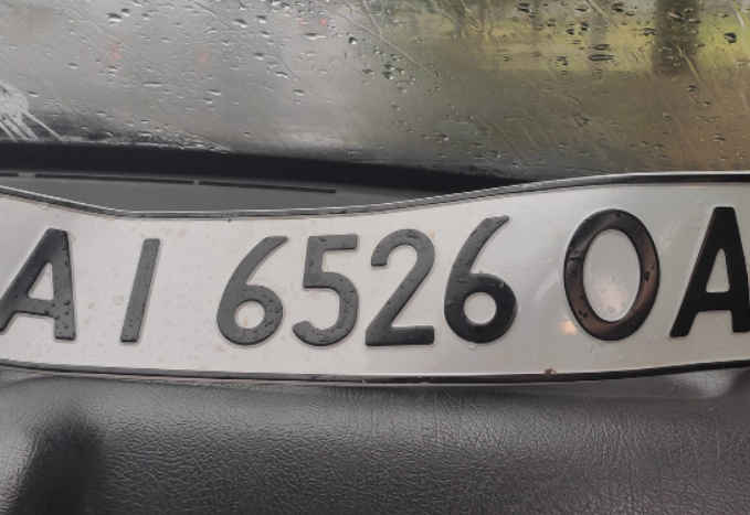 Молнии с градом, утонувшее авто и деревопад: видео и фото жуткой грозы в Киеве