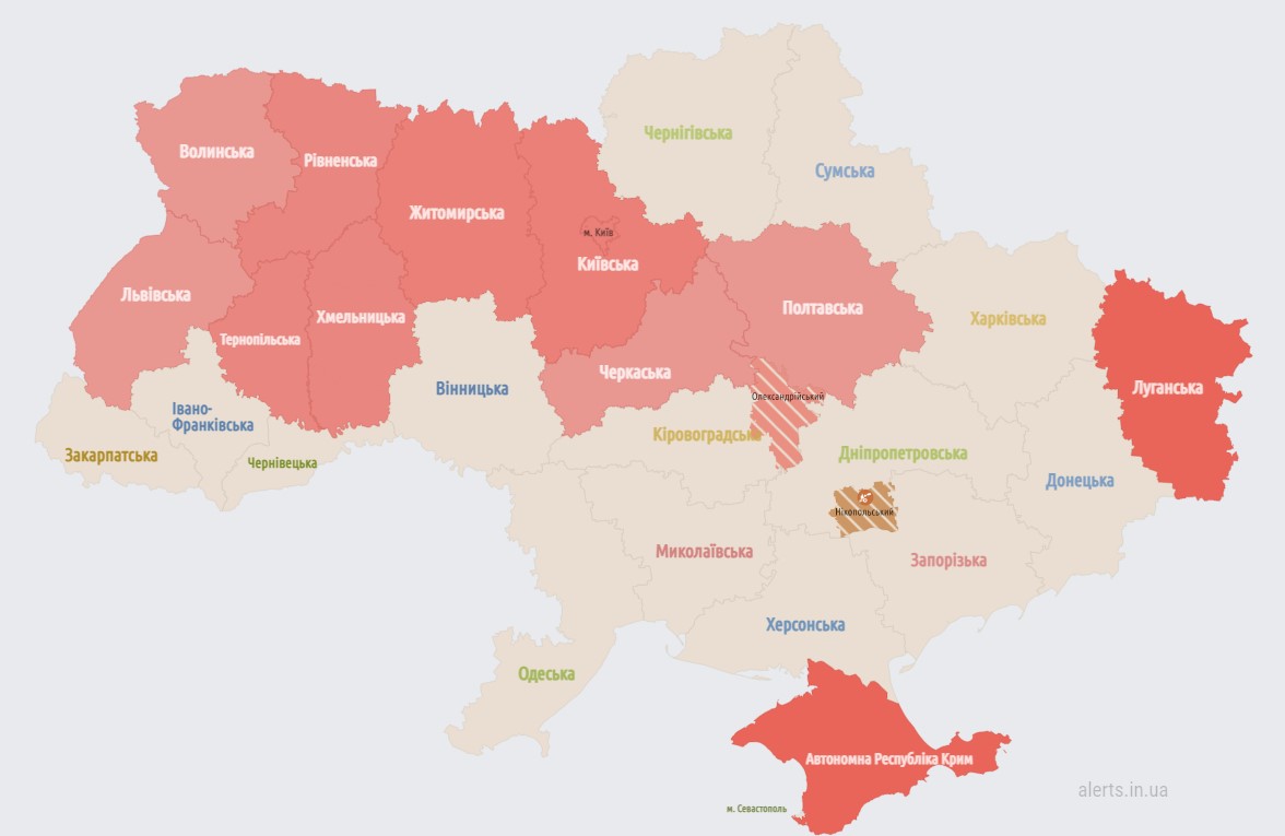 Атака дронів, працює ППО. У Києві та низці областей України оголосили тривогу