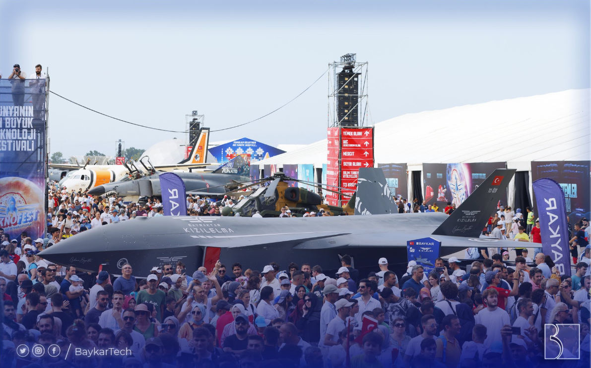 Новий реактивний Bayraktar з українським двигуном викликав фурор на виставці: як виглядає "майбутнє військової авіації"