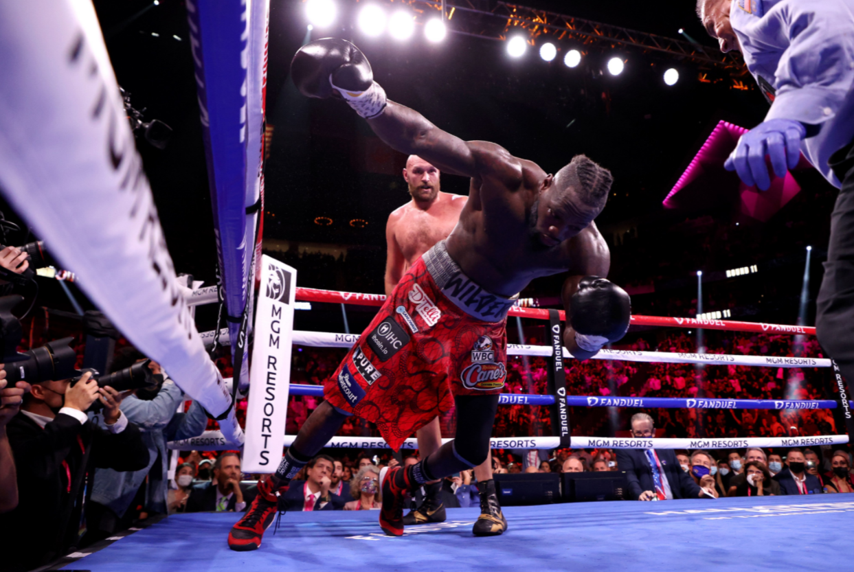 Фьюри отправил Уайлдера в нокаут в фантастическом бое: видео победного удара