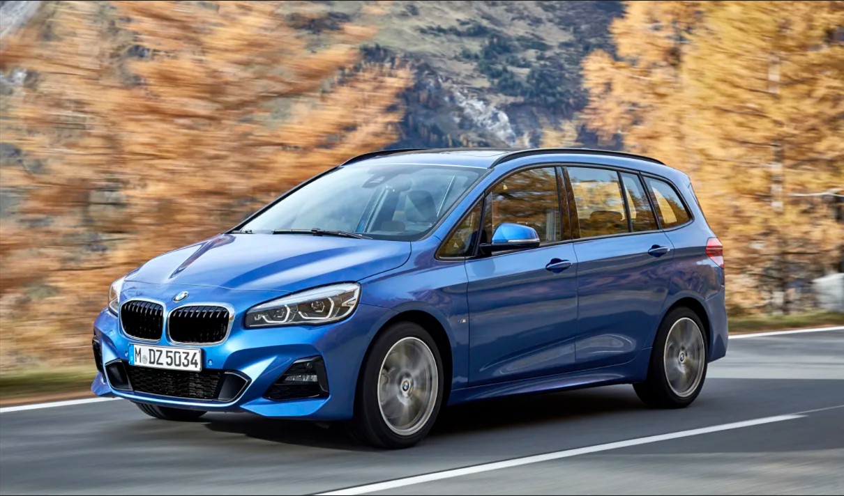 З трьома рядами крісел та багажником: ТОП-5 семимісних мінівенів з пробігом