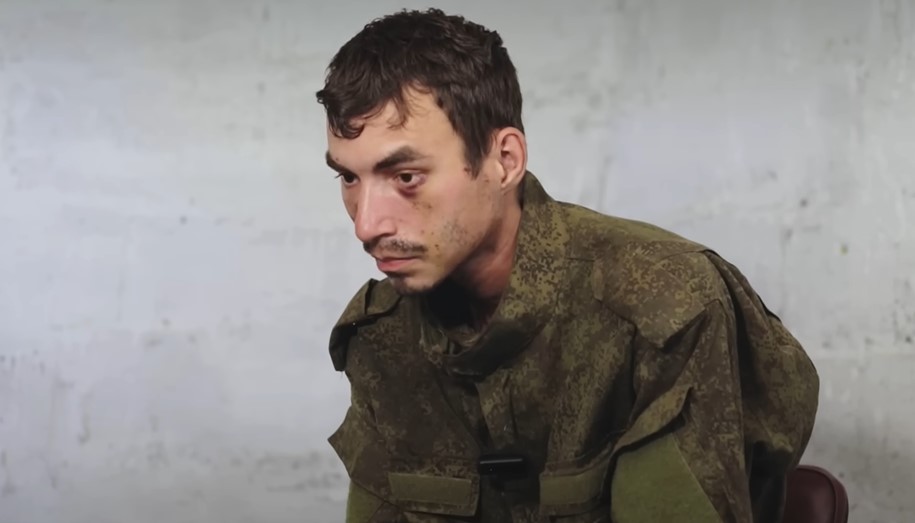 Репер-військовослужбовець Ярмак зустрівся з російським полоненим, який виявився його фанатом (відео)