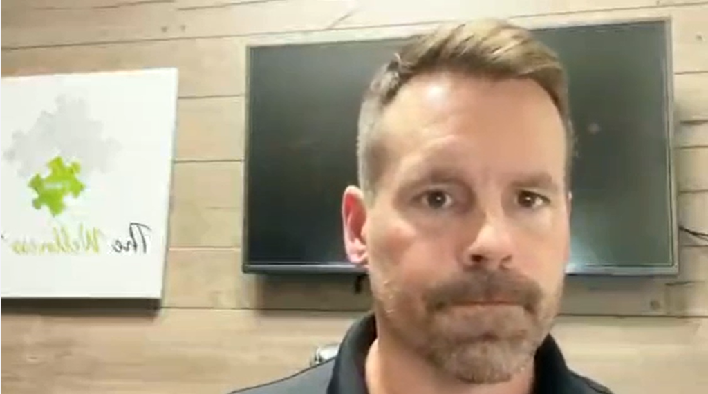 Мільйони людей повірили хіропрактику, який заявив, що вакцинація послаблює імунітет