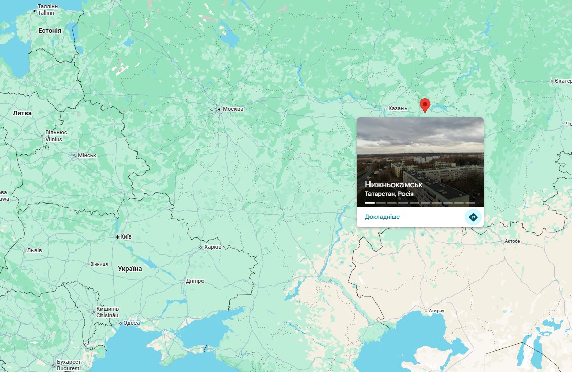 На одному з найбільших нафтохімічних заводів Росії стався вибух і пожежа (відео)