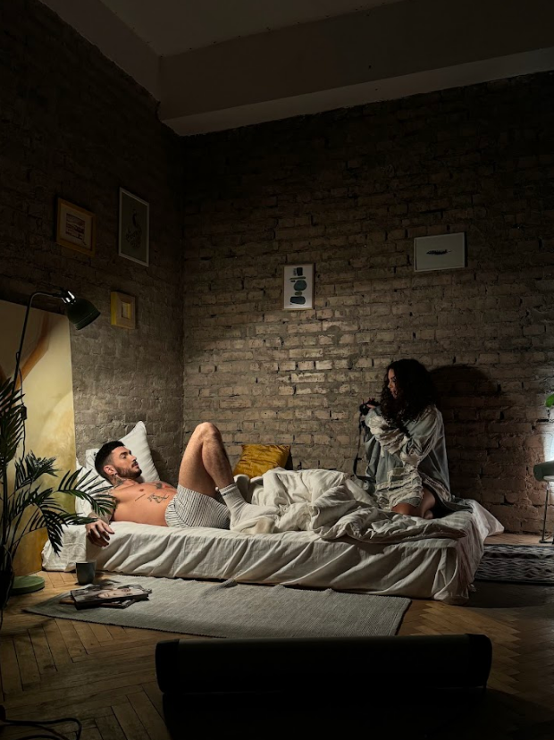 Разрыв отношений и очищение от прошлого. Настя Каменских и Ostrovskyi объясняют символизм клипа &quot;Гріхи&quot;