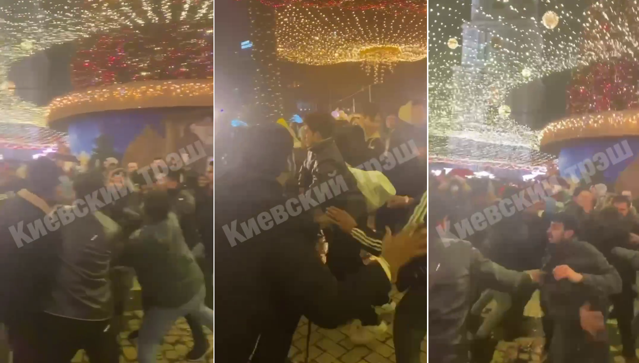 В Киеве возле новогодней елки на Софийской площади устроили массовую драку (видео)