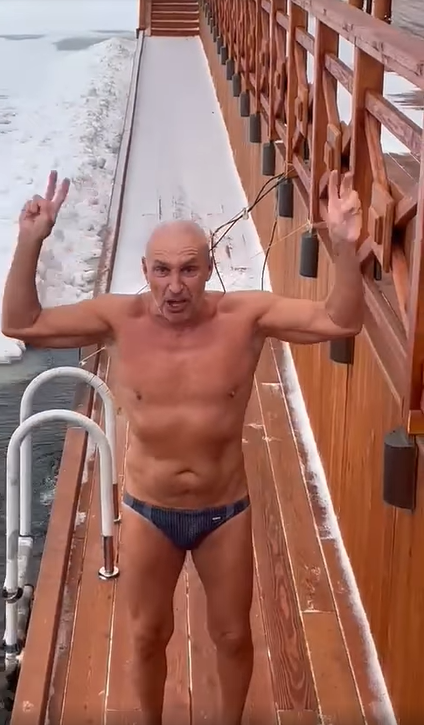 Ярославский снял странное видео про ЗОЖ: &quot;снимай бравых парней&quot;