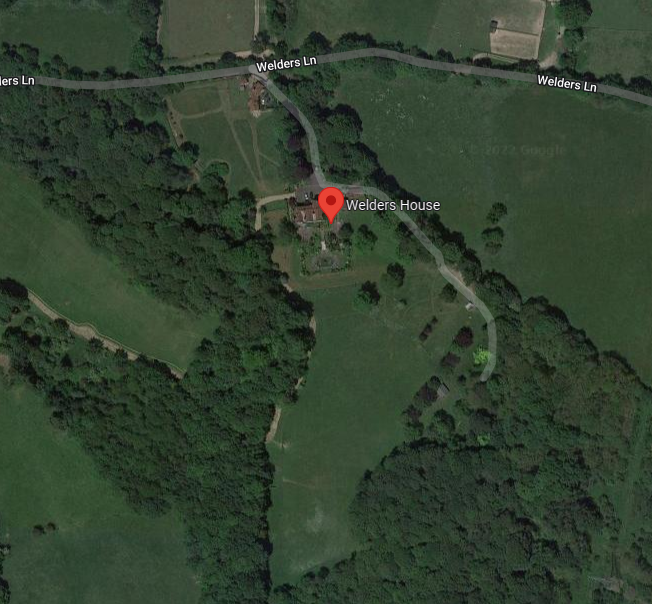 Українські біженці зможуть жити в будинку Оззі Осборна: ось як виглядає цей особняк за 6 млн євро