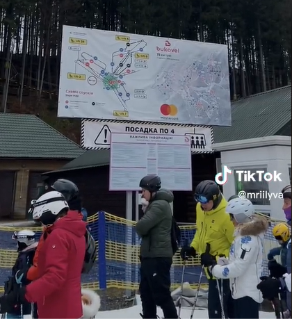 200 грн за "погладити собак". Досвідчена лижниця показала ціни у Буковелі в розпал сезону