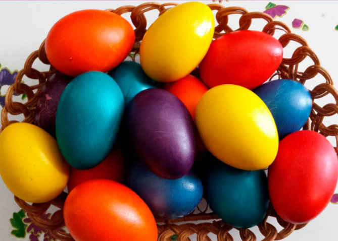 Крашанки, писанки, крапанки і дряпанки. Дивіться, як українці здавна прикрашають яйця на Великдень