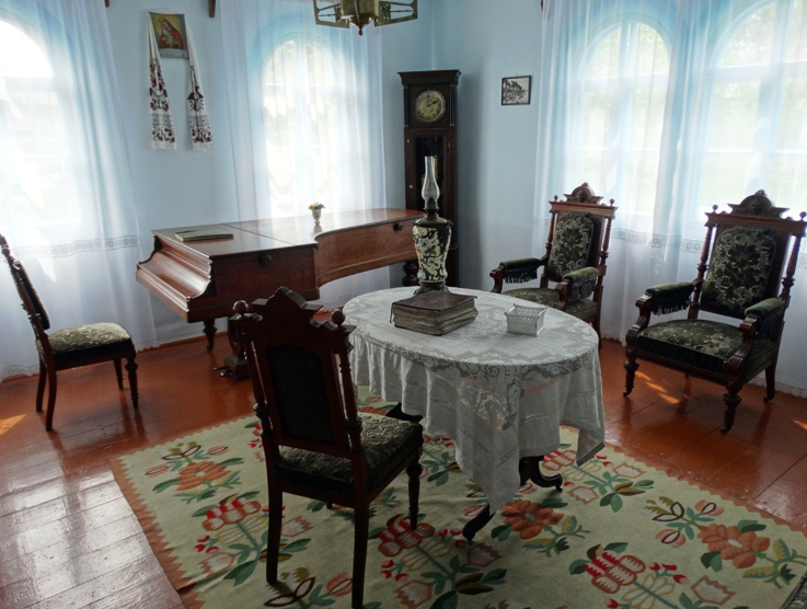 152 роки з дня народження Лесі Українки: як виглядає будинок, в якому виросла поетеса