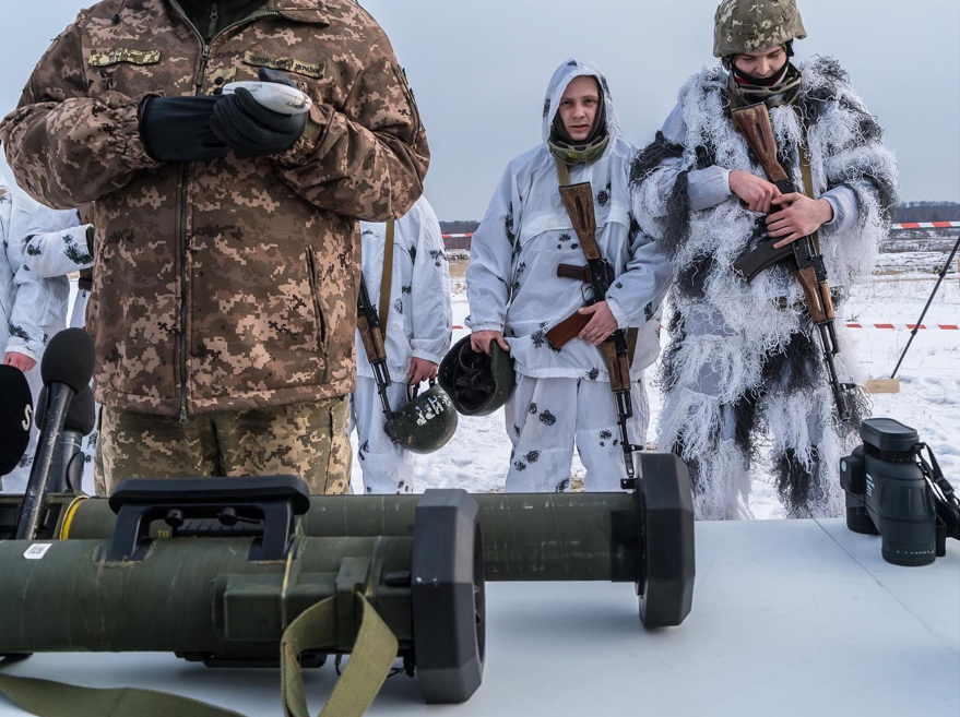 Фотопроєкт The New York Times про те, як живуть українці на тлі агресії РФ. Без скандала не обійшлося