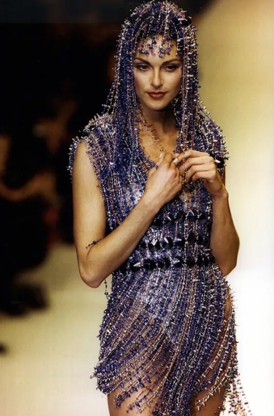 Умер гений моды Пако Рабан: смотрите фото революционных творений кутюрье