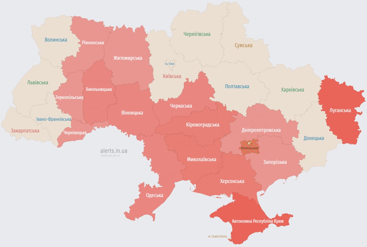 У низці областей України оголосили повітряну тривогу, летять кілька груп &quot;Шахедів&quot;