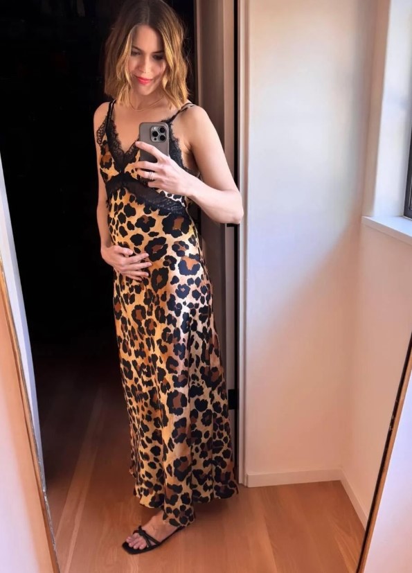 Известная американская актриса в третий раз стала мамой: трогательное фото из роддома