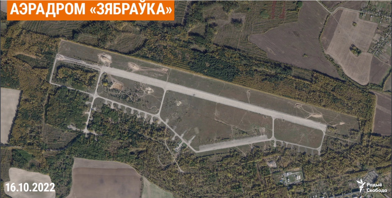 РФ перекидає до Білорусі на аеродром комплекси С-300 та іншу техніку (фото)