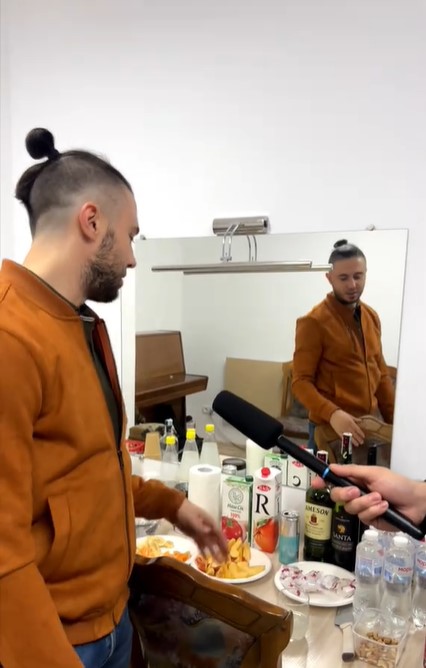 Раки, алкоголь, но "без изысков": Тополя рассказал о райдере группы "Антитіла"