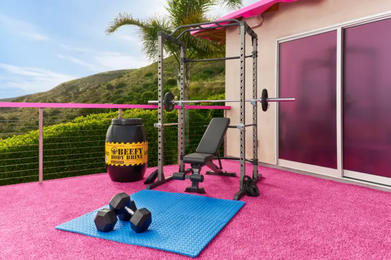 Копія будинку Барбі. Дивіться, як виглядає "ляльковий" готель і скільки коштує у ньому проживання