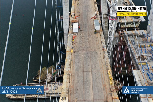 У Запоріжжі цього тижня змонтують усі ванти на найвищому вантовому мосту України