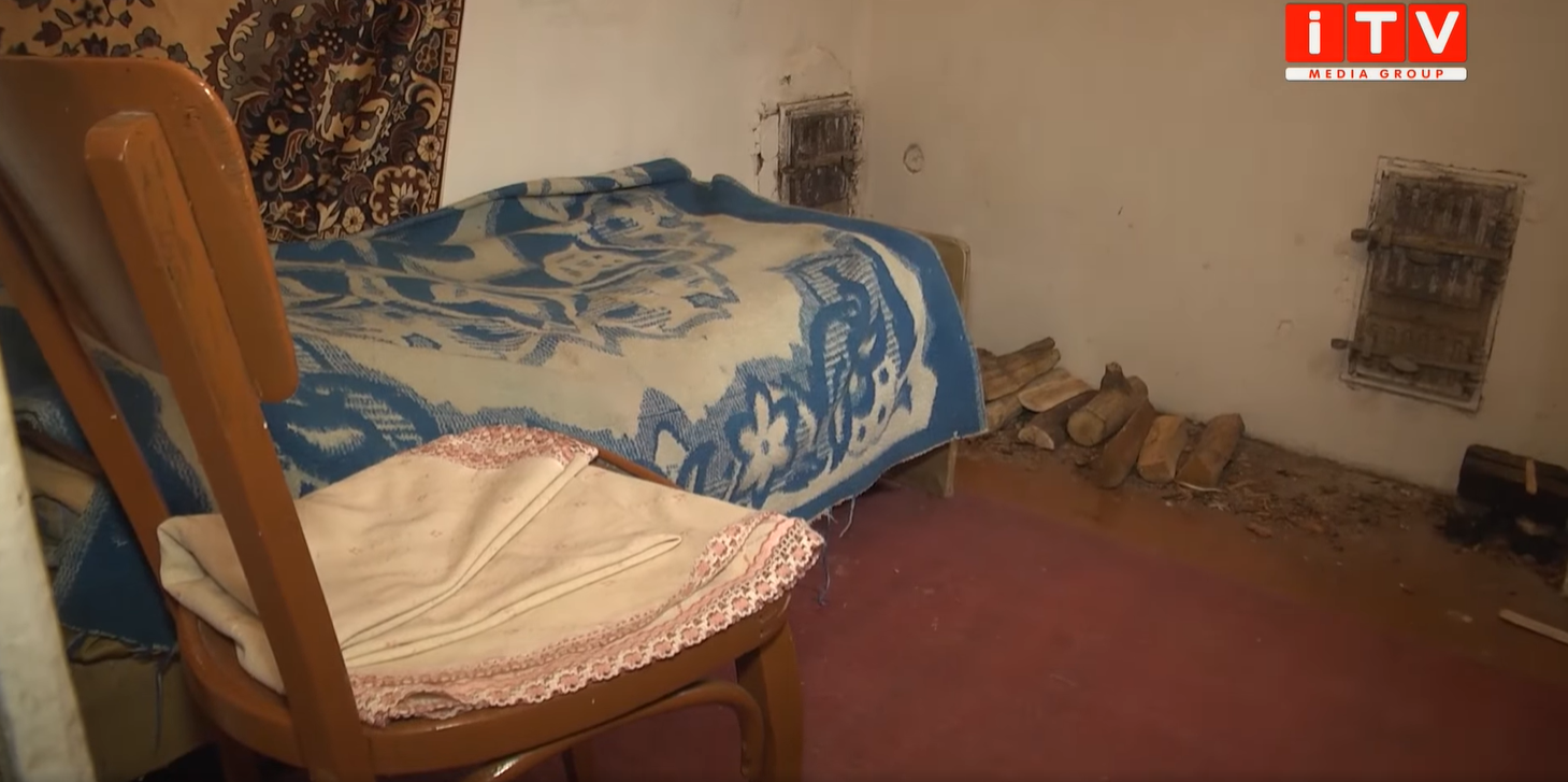 Під Рівним мати 5 місяців тримала сина зачиненим в кімнаті без вікон: на ніч ставила відро