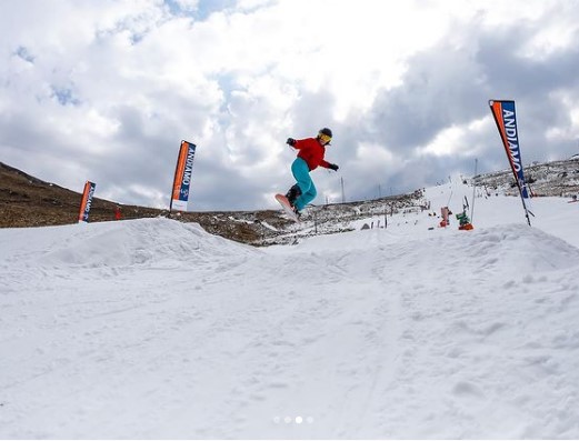 Редкое явление. В Африке в разгар лета катаются на лыжах: фото