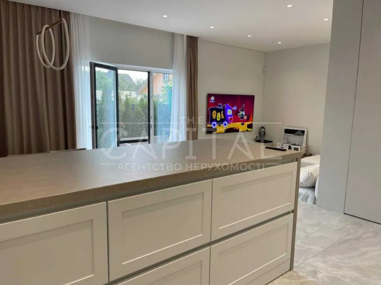 Даша Квиткова продает свой крутой дом на OLX: его цена может шокировать